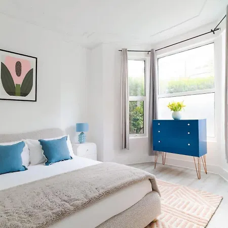 Brook Green Stylish 2 Bed